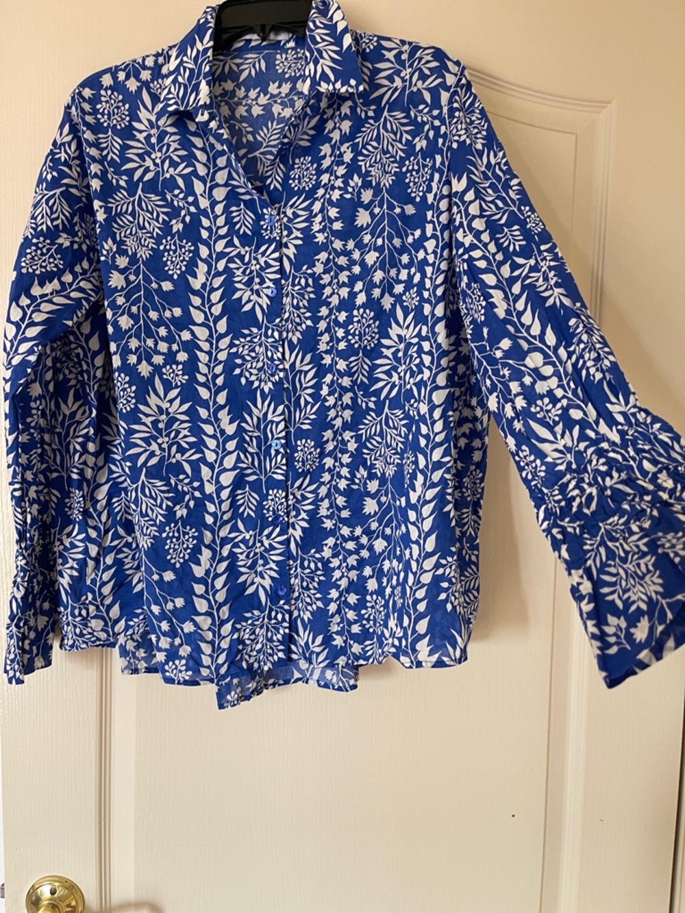 🔥Mango Blue and White Floral Button-Down Shirt